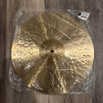 Paiste Signature Traditional Medium Light Hi-Hat 14" image 2