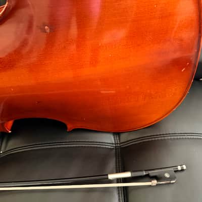 Used Krutz 100 C310 3/4 Size Cello Outfit w/ padded carry bag & carbon fiber bow. In very good condition, ready to play. image 5