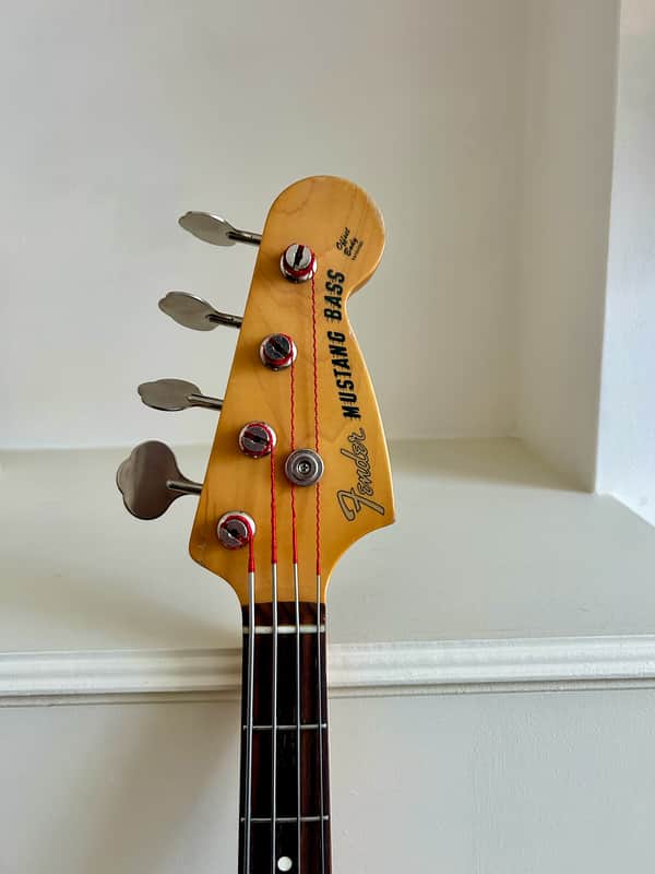 Fender Mustang Bass 2004 - Vintage White image 1