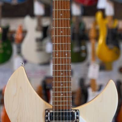 Rickenbacker 330/12, Mapleglo image 12