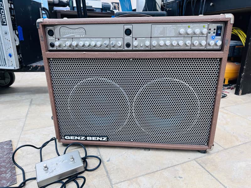 Genz Benz Shenandoah Stereo Deluxe 300LT Acoustic Guitar Amp - image 1