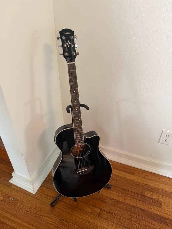 Yamaha APX600 Thinline with Electronics 2010s - Black image 1
