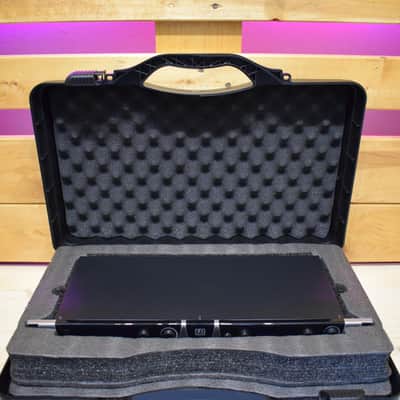LD Systems U518 BPH2 Dual UHF Wireless System with 2 Bodypacks, 2 Headsets and Case image 2