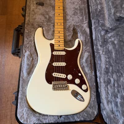 Fender American Professional II Stratocaster with Maple Fretboard 2020 - Present - Olympic White