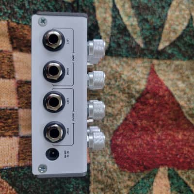 Matthews Effects The Technician Dual-Channel Auditory Manipulator 2024 - Present - White image 3