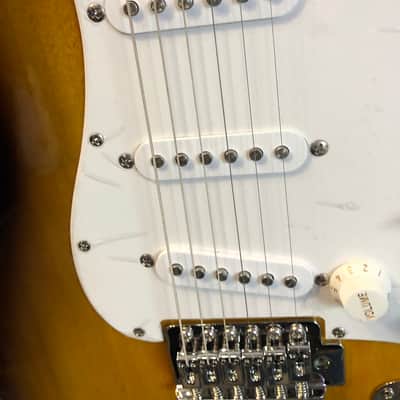 Fender Squier Bullet Strat - Sunburst image 3