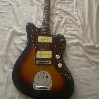 1980s Fender Jazzmaster MIJ FujiGen E-Series (1984–1987) – Sunburst – with hard case image 1
