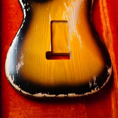 Freakaster Stratocaster Relic Body 2 Tone Sunburst image 10