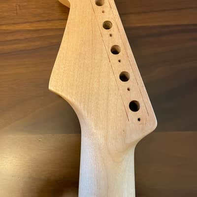 Musikraft Stratocaster Neck Indian Rosewood 10-16" Oil Finish, Heavy Rolled Edges, Light Roast image 5