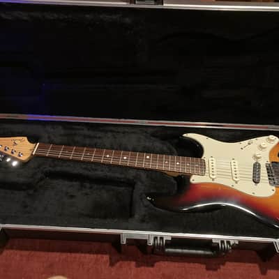 Fender American Deluxe Stratocaster with Rosewood Fretboard 2004 - 3-Color Sunburst image 9