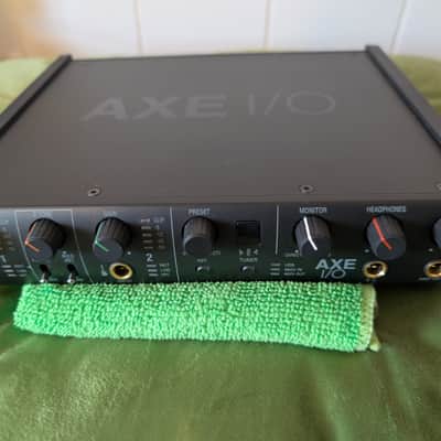 IK Multimedia AXE I/O USB Audio Interface 2019 - Present - Black image 6