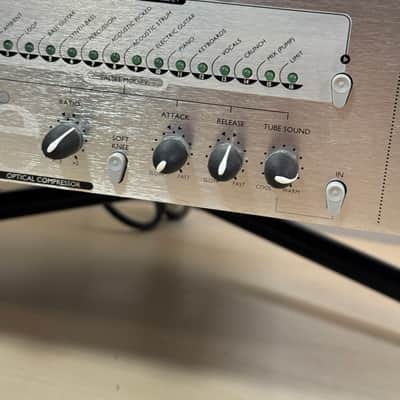 Focusrite Platinum Penta Preset Stereo Compressor with Mic Pre 2000s - Silver image 5