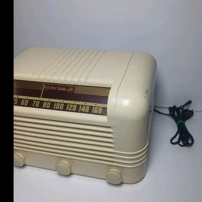 EUC RCA Victor Model 56X2 Antique Tube Radio Stereo Cream Bakelite Case Works image 3