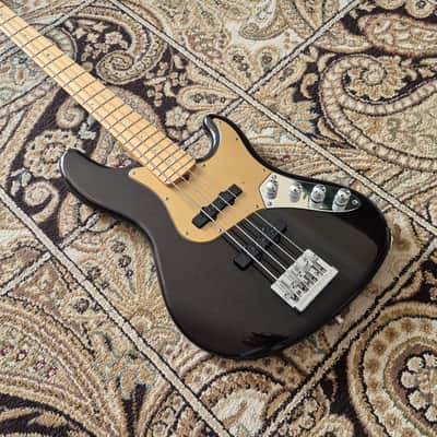 Fender American Deluxe Jazz Bass - 2005 - Montego Black w/ OHSC image 3