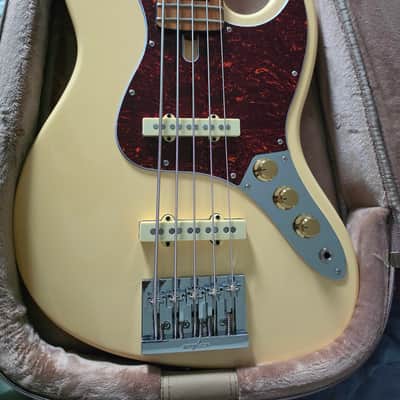 Sire V5 2025 - Vintage White 5 String image 1