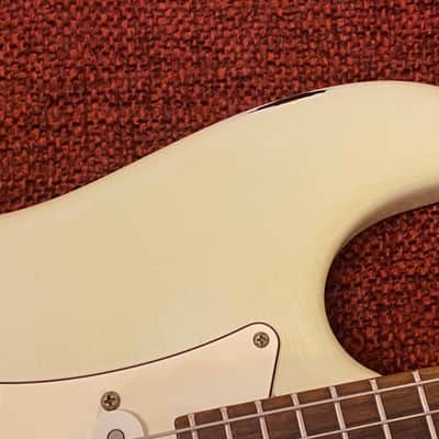 Suhr Classic S Antique 2018 - Olympic White over 3-tone Sunburst, heavy relic image 6