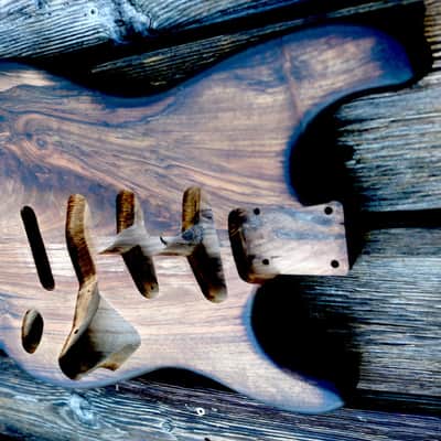 Stratocaster body, walnut image 2
