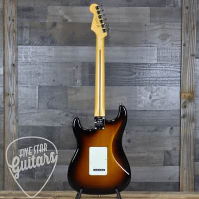 Pre-Owned Fender American Professional II Stratocaster - Two Tone Sunburst with Hard Shell Case image 6