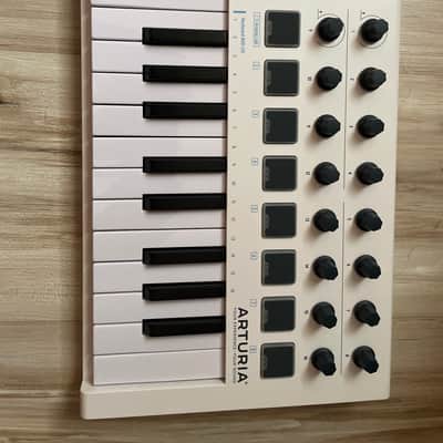 Arturia MiniLab MkII 25-Key MIDI Controller 2017 - Present - White