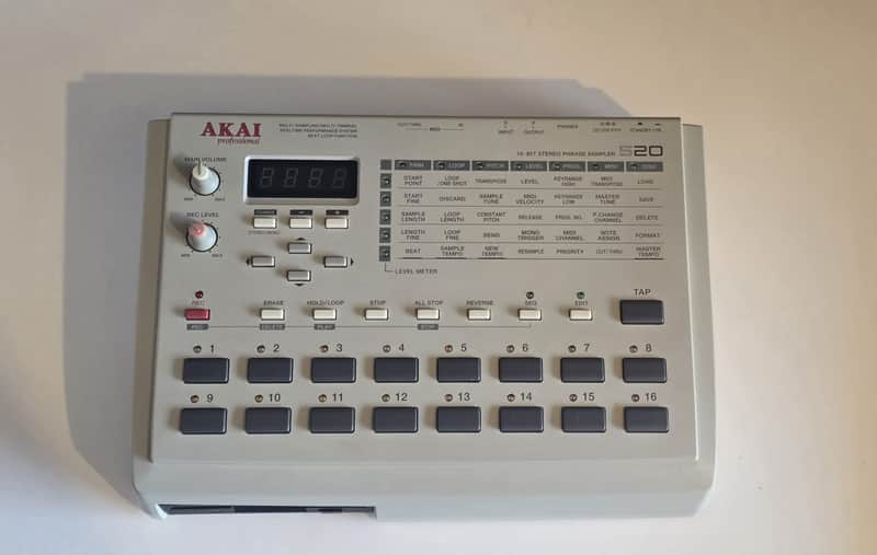 Akai S20 Stereo Phrase Sampler 1997 - White image 1