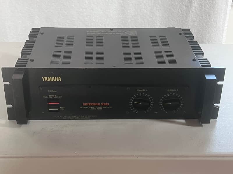 Yamaha P2100 Professional Series Natural Sound Power Amplifier