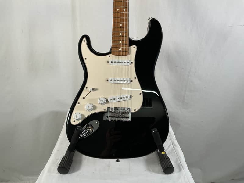 Fender Standard Stratocaster Left-Handed with Rosewood Fretboard 2003 - Black image 1