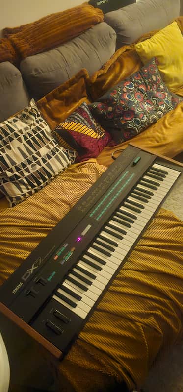 Yamaha DX7 - Legendary Synthesizer - Accessories - Very Good Condition / Serviced image 1