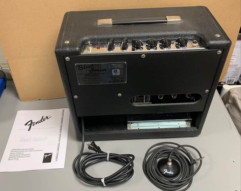 Fender Blues Junior 15-Watt 1x12" Guitar Combo 2002 - 2010 - Black image 1
