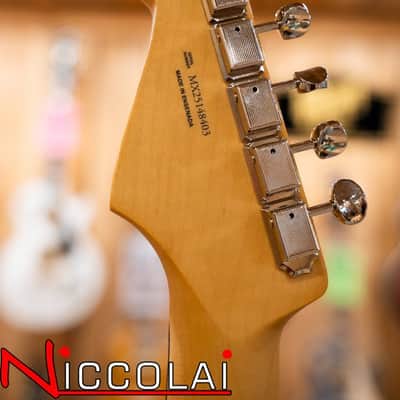 FENDER Vintera III Early '70s Jazz Bass Rosewood Fingerboard, 3-Color Sunburst image 12