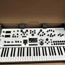 MODAL ELECTRONICS 002 12-Voice Analogue-Digital Hybrid Synthesizer