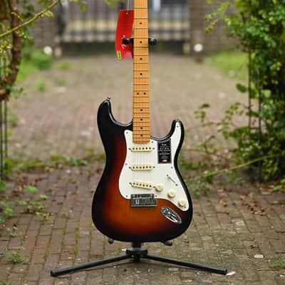 Fender American Ultra Luxe Vintage '50s Stratocaster - 3-Color Sunburst image 14
