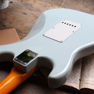 FENDER "American Vintage II 1965 Stratocaster, Round-Lam Rosewood Fingerboard, Sonic Blue" HARDCASE, 3, 69 KG image 17