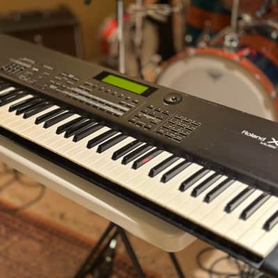 Roland XP-80 76-Key 64-Voice Music Workstation Keyboard 1999 - 2004 - Black image 1