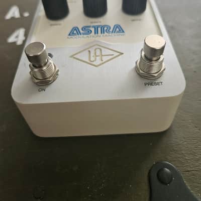 Universal Audio Astra Modulation Machine 2021 - Present - White image 2