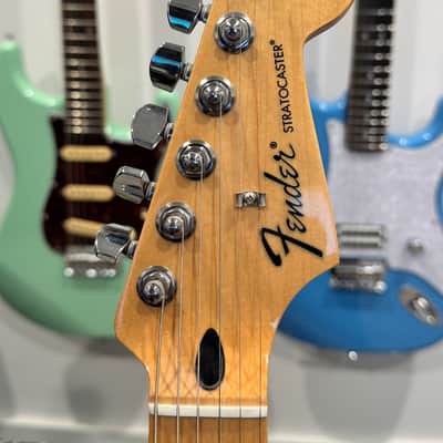 Fender Standard Stratocaster with Maple Fretboard 2006 - 2017 - Brown Sunburst image 6