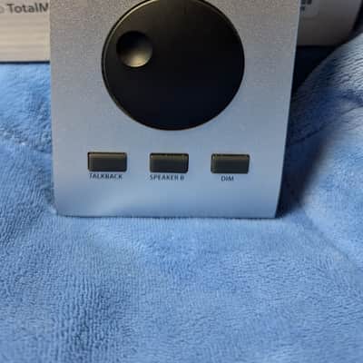 RME Fireface UFX+ USB 3.0/Thunderbolt Audio/MIDI Interface 2019-2020 - Silver/Blue + ARC USB advanced controller image 3