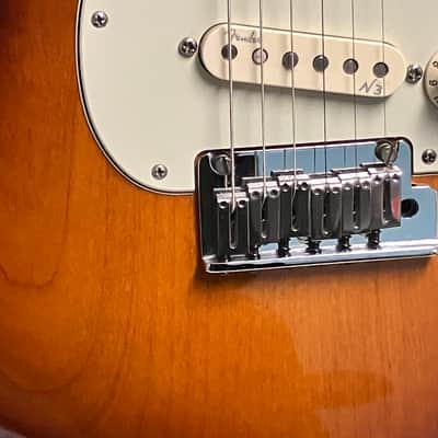 Fender American Deluxe V Stratocaster Strat V-neck Tweed Case - Sunburst image 3