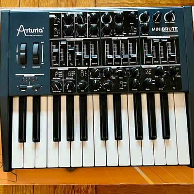 Arturia MiniBrute 25-Key Synthesizer 2012 - 2018 - Black image 6