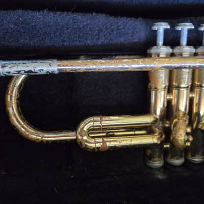 Yamaha YTR-2320 Trumpet. Japan. Good cond if get curves un-stuck. With case & MP image 12