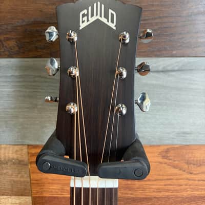 Guild M-240E Troubadour - Satin image 4