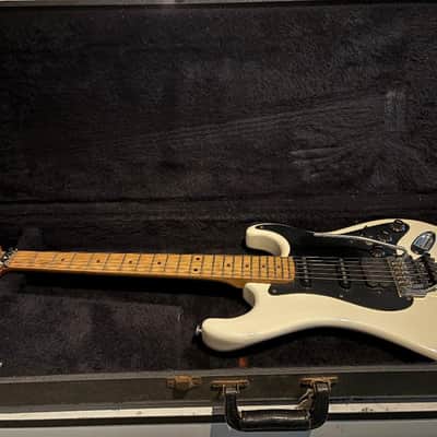 Kramer Pacer Deluxe with Maple Fretboard 1983 - 1987 - White image 2
