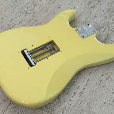 Fender Special Edition Canary Diamond Yellow 60's Stratocaster Alder BODY Vintage '62 Reissue Vintera image 9