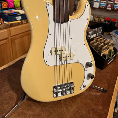 1982 Fender Fretless Precision Bass image 2