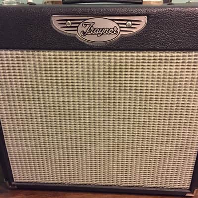 Traynor YCV20 Custom Valve 15-Watt 1x12" Guitar Combo