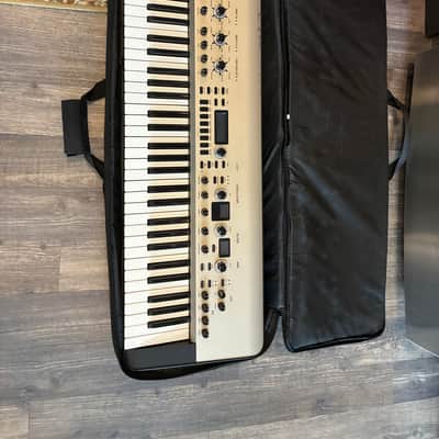 Korg KingKORG 61-Key Analog Modeling Synthesizer 2016 - Black/Tan image 2