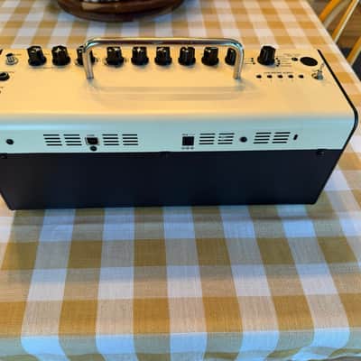 Yamaha THR10 10-Watt 2x3" Stereo Digital Modeling Guitar Combo 2011 - 2018 - Tan image 4