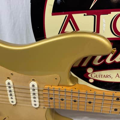 Fender 50th Anniversary Golden Stratocaster Guitar 2004 - Aztec Gold / Maple neck image 2