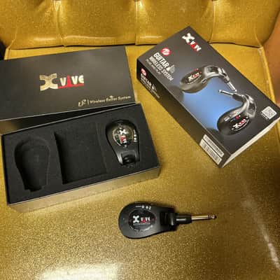 Xvive U2 Wireless Guitar System 2010s - Black used image 3