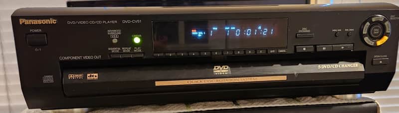 Panasonic Panasonic DVD-CV51  5-disc carousel DVD and CD changer. 2000 - Black