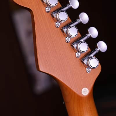 Dhatarattha SSS Strat-Style – Surf Blue over Sunburst Nitro Relic image 8